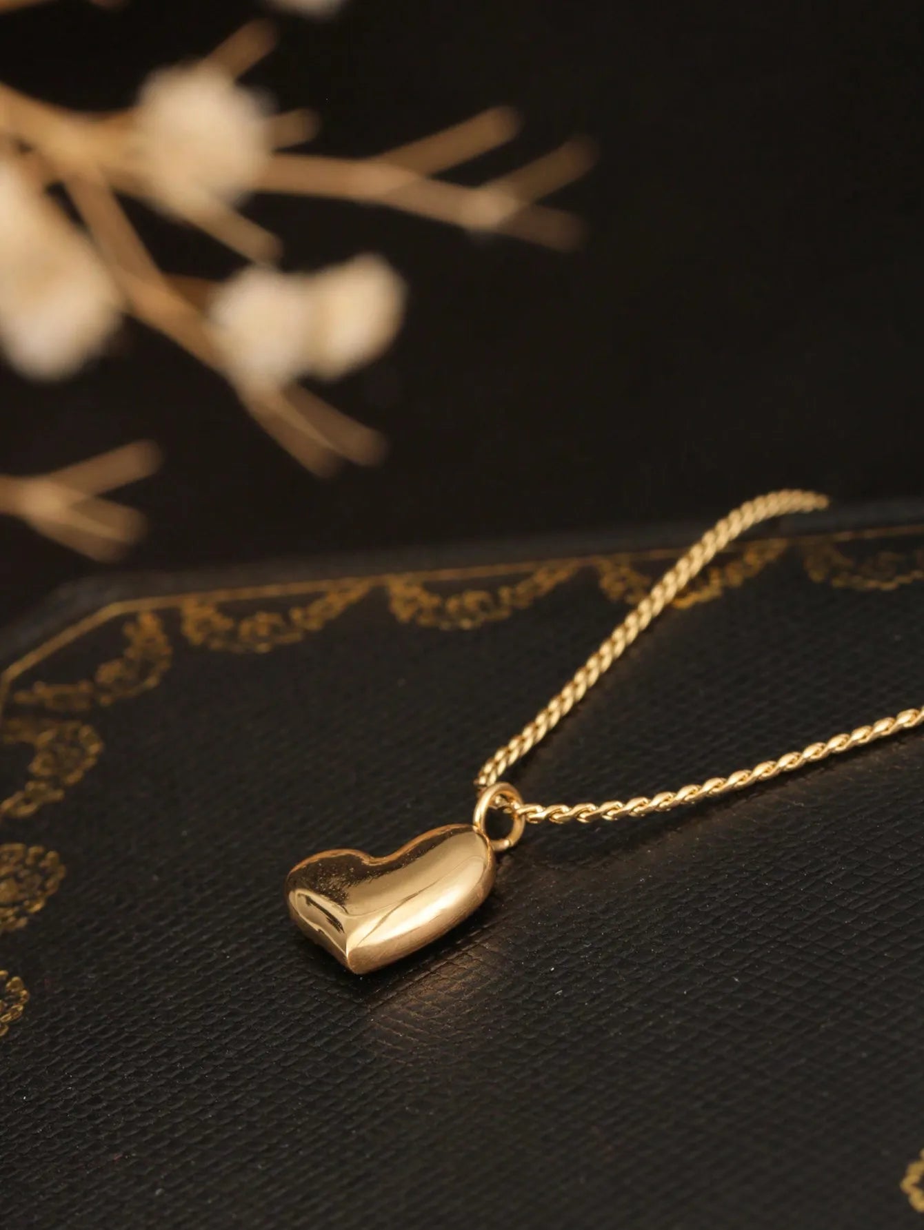 Minimalist Curved Heart Pendant Necklace In Gold-Tone