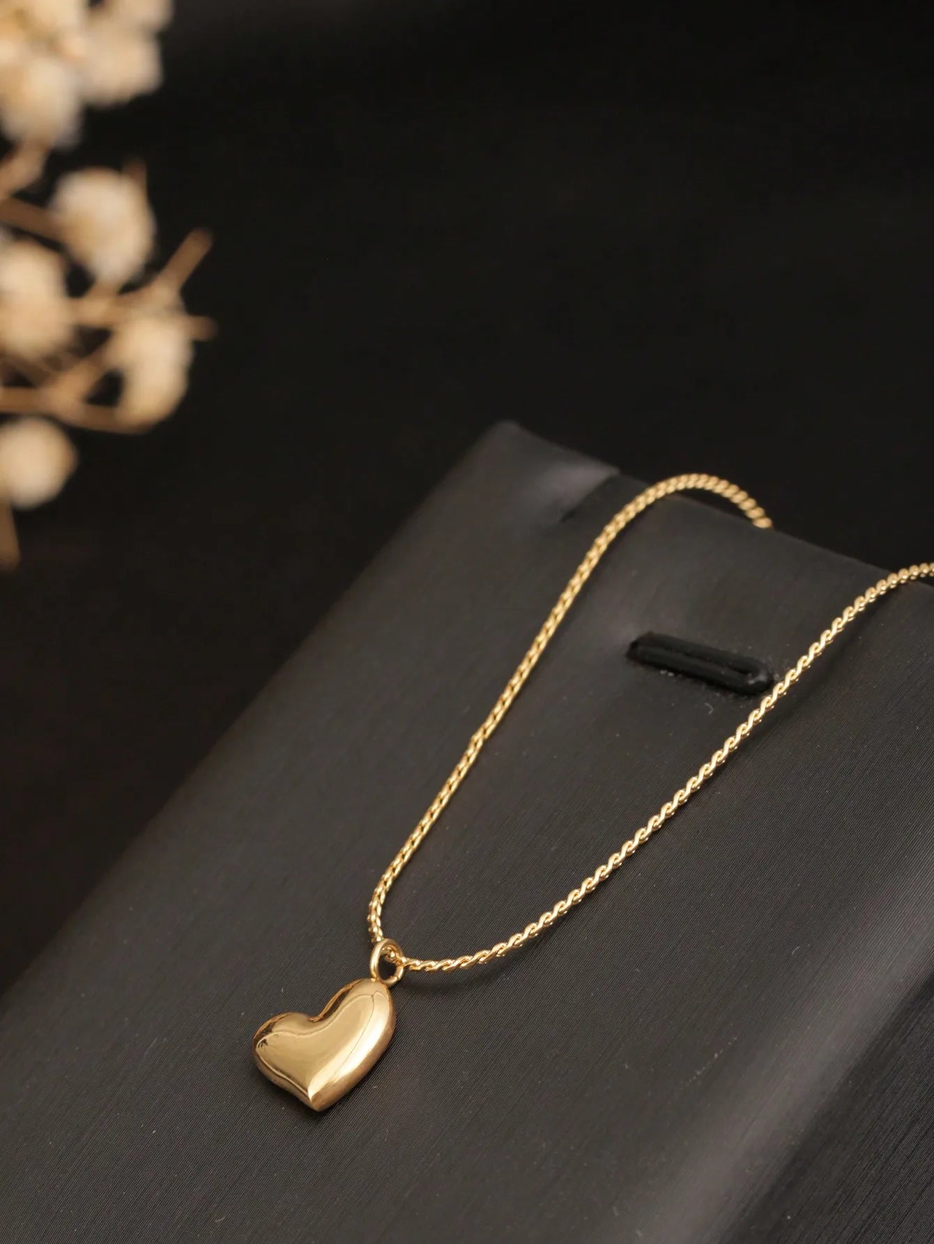 Minimalist Curved Heart Pendant Necklace In Gold-Tone